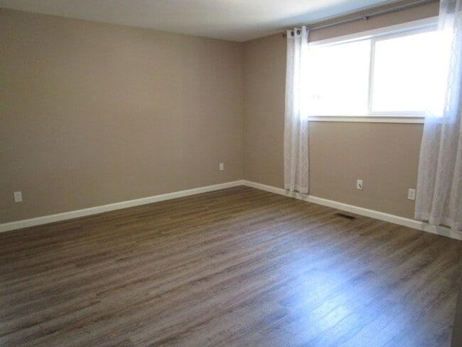 Building Photo - 1009 Chippewa Dr