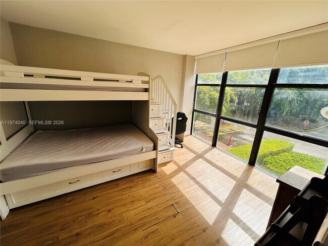 Building Photo - 17021 N Bay Rd