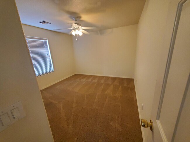 Building Photo - 4211 E Wading Pond Dr