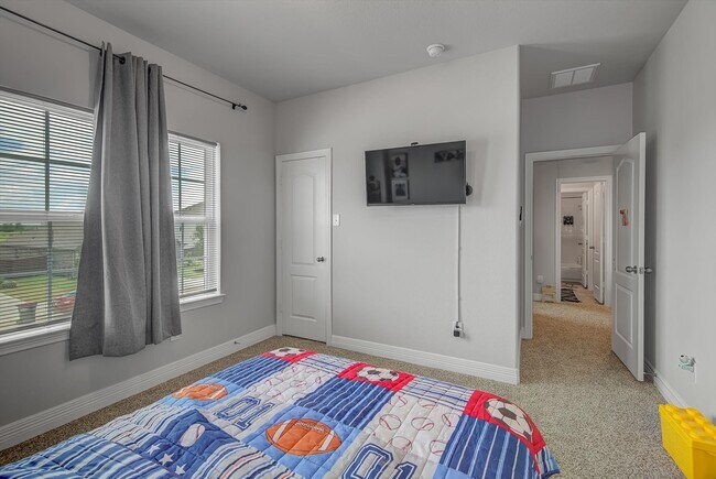 Building Photo - 2319 Gentle Breeze Ln