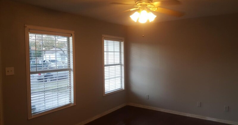 Building Photo - 2208 Farola Dr