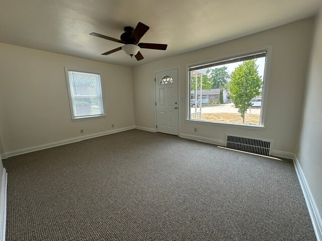Building Photo - 812 S 109th St