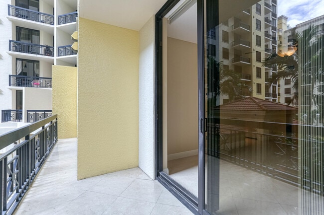 Building Photo - 701 S Olive Ave