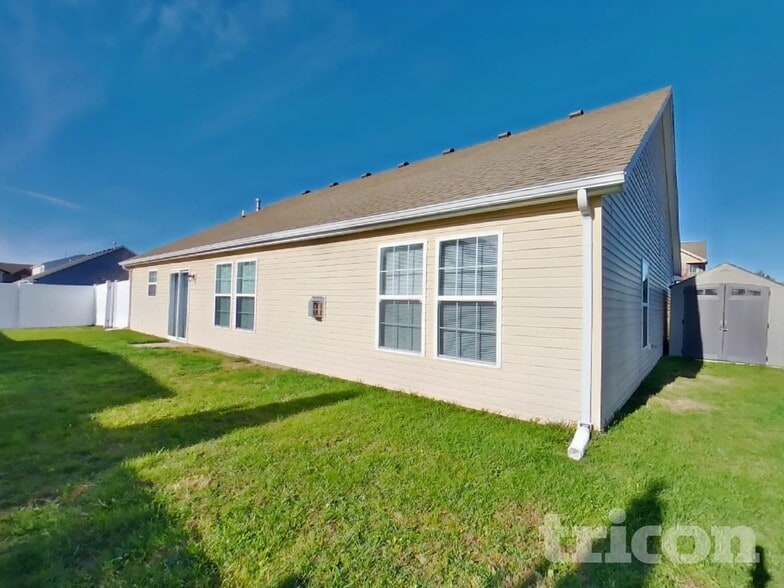 Building Photo - 3345 Deerbrook Dr