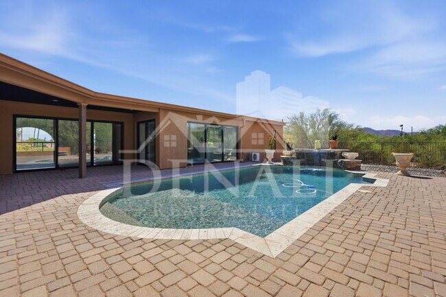 Building Photo - 10643 N Indian Wells Dr