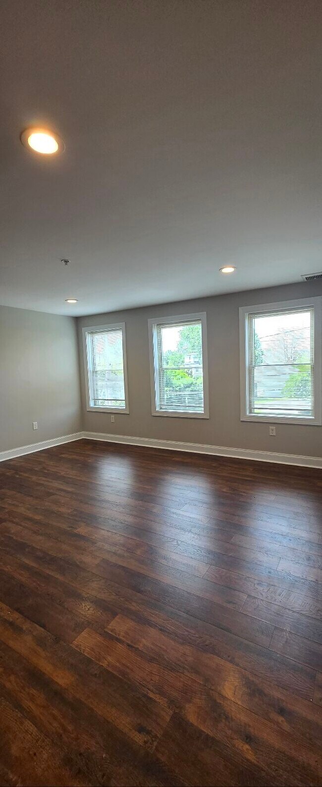 Building Photo - 25 S 2nd St