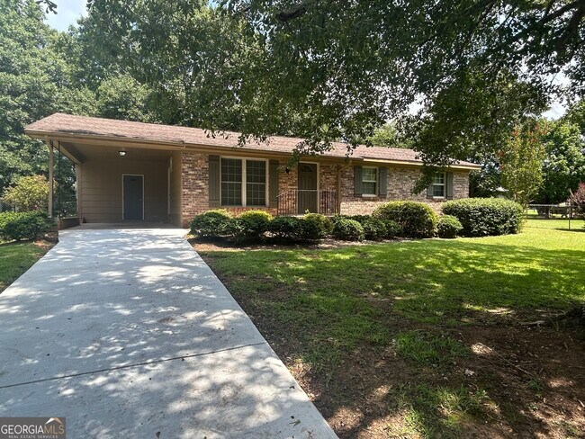 Building Photo - 1020 Tuxedo Ln