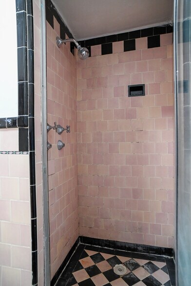 Bathroom - 1600 Clement St