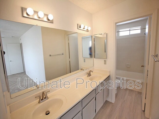 Building Photo - 10009 N 66th Ln