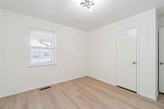 Building Photo - 1033 Mabel C Fry Blvd