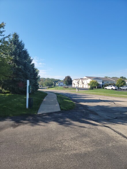 Building Photo - 6026 E Fieldstone Hills Dr
