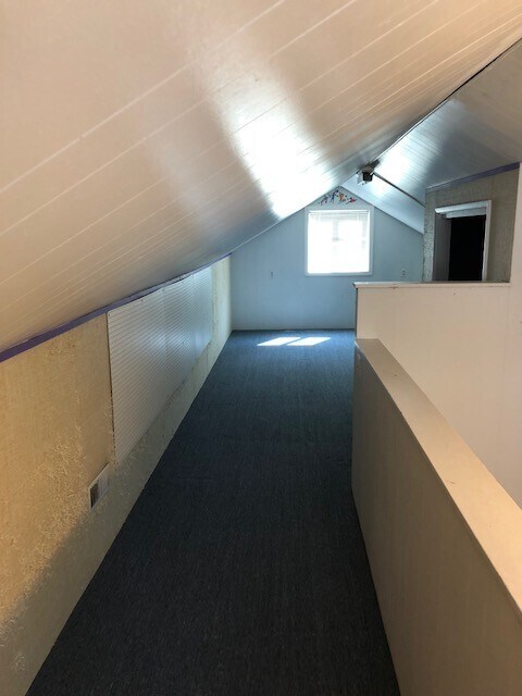 Building Photo - 1622 NW Awbrey Rd