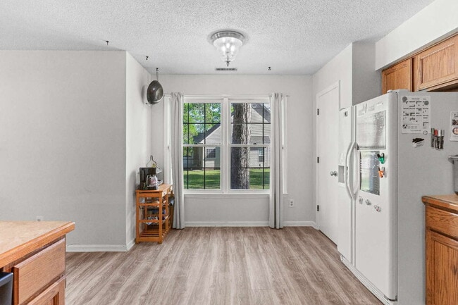 Building Photo - Charming 3-Bedroom Retreat with 2 Full Bat...