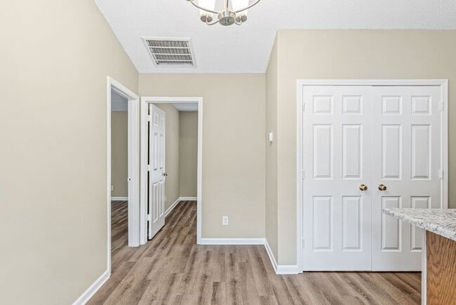 Building Photo - Welcome to this charming 4 bedroom, 2 bathroom home located in Greensboro, NC.