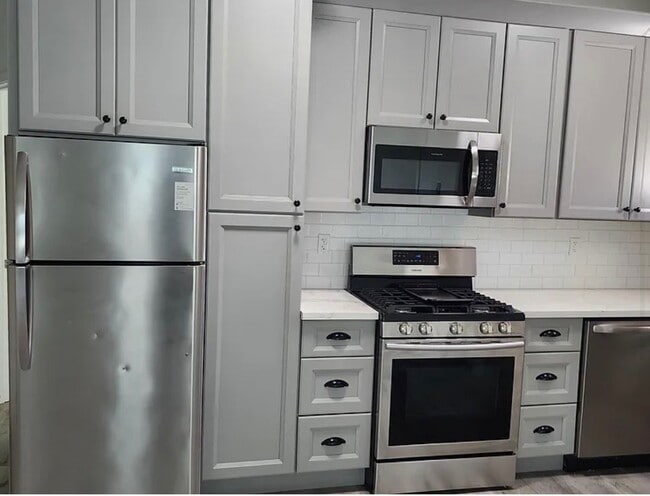 Building Photo - 119 S Westmoreland Ave