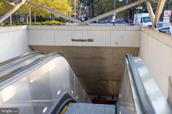 Building Photo - Bright 1BR with Parking Included, Minutes from The Wharf!