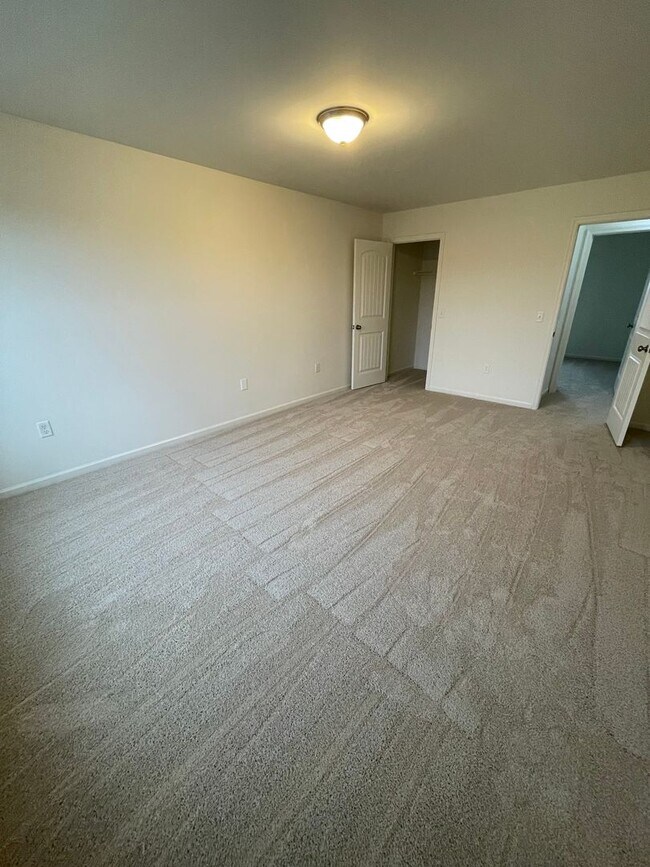 Building Photo - Updated 3 Bed 3 Bath Townhouse in Marietta!