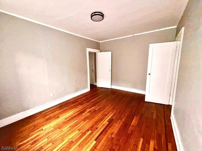 Building Photo - 17 Elwood Pl