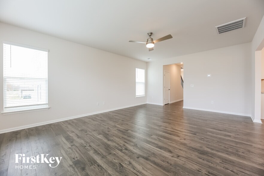 Building Photo - 1002 Mission Hill Ln