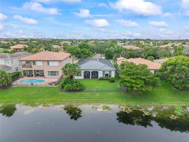 Building Photo - 10980 NW 78th Pl