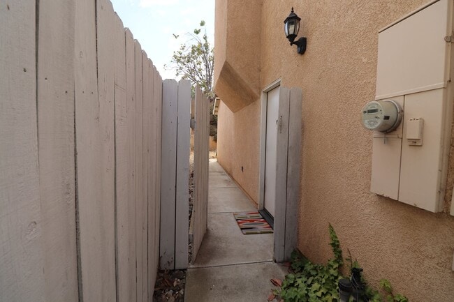 Building Photo - Great Shared Space For Rent