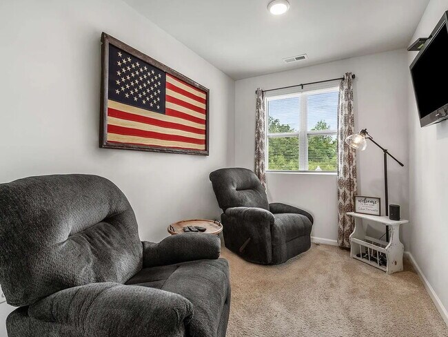 Building Photo - 324 Victory Cir