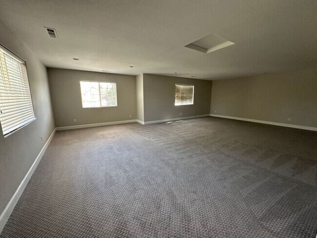 Building Photo - 2310 Madrid Dr