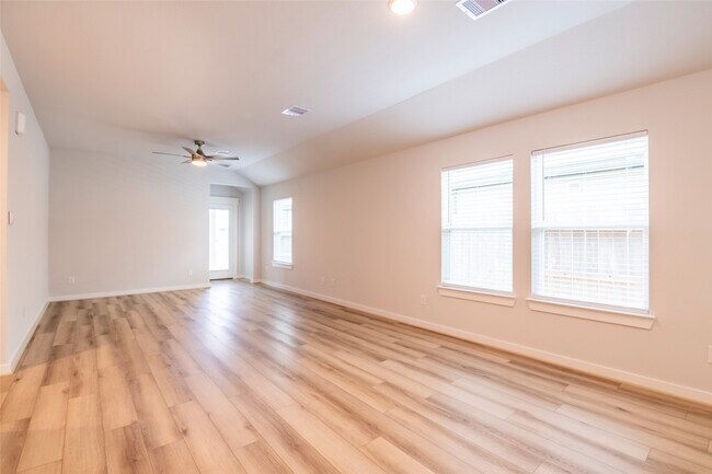 Building Photo - 4519 Pinehurst Trce Dr