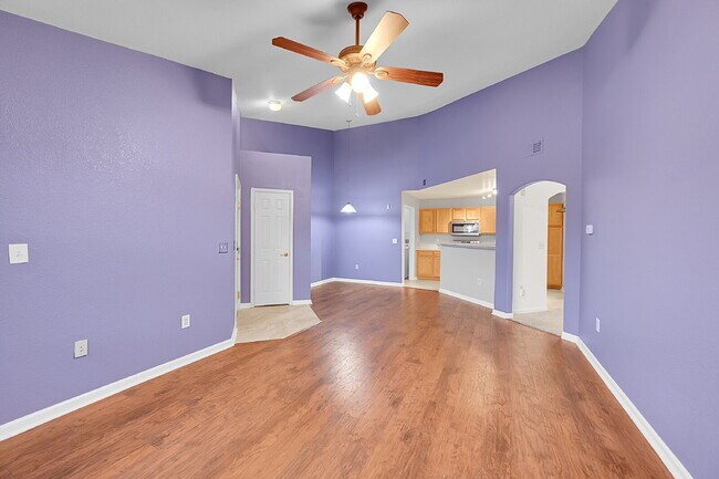 Building Photo - $1,650- 1 Bed, 1 Bath Condo in Aurora with...