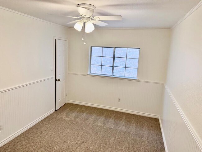 Building Photo - 11210 Kingsgate Dr