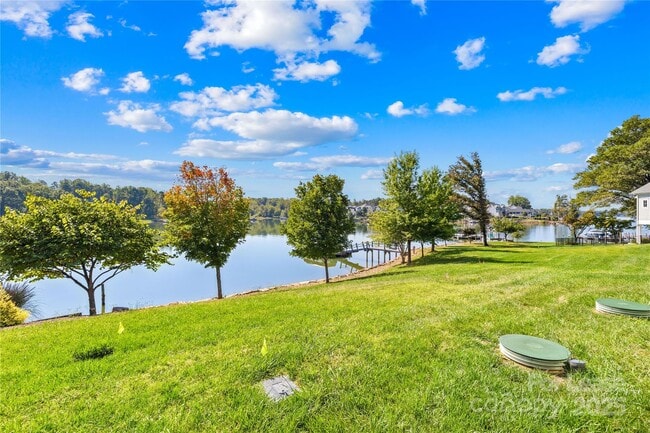 Building Photo - 124 Sisters Cove Ct