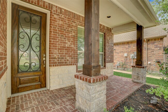 Building Photo - 606 Sabinal St