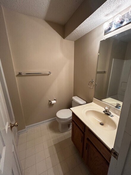 Building Photo - 5012 Lawndale Dr