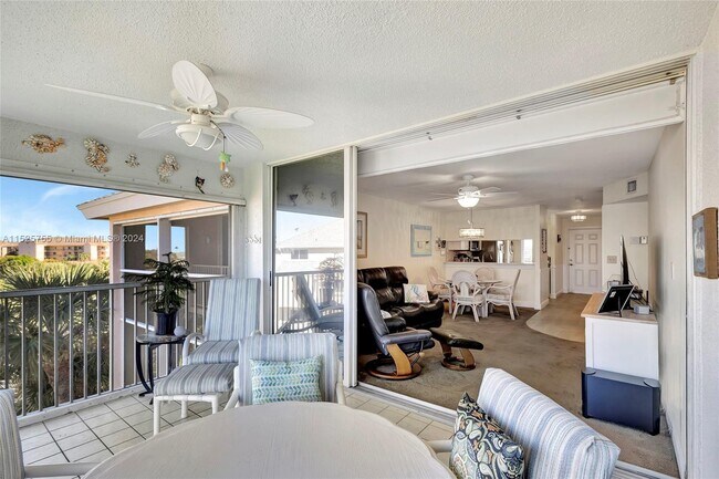 Building Photo - 353 S US Hwy 1