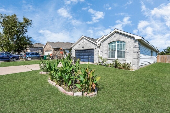 Building Photo - 3827 Dogwood Tr