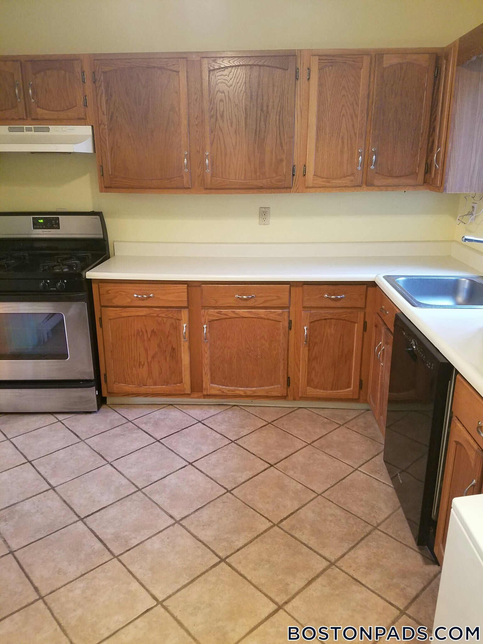 Building Photo - 9 Saybrook St