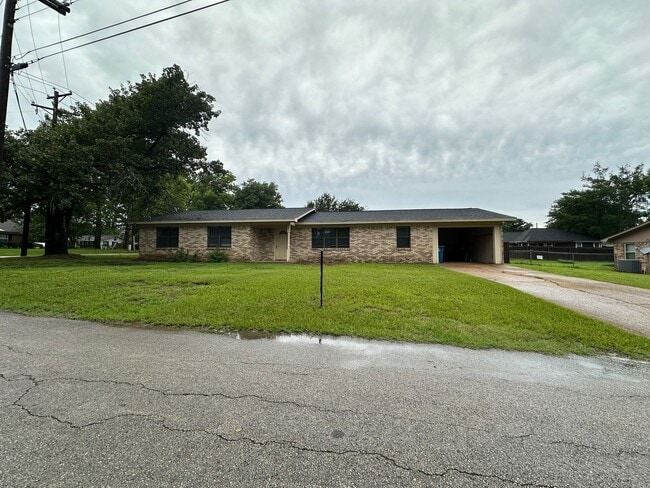 Primary Photo - 703 Concord St