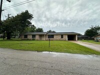 Building Photo - 703 Concord St