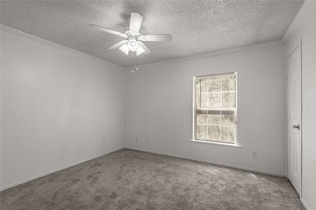 Building Photo - 144 Varsity Drive
