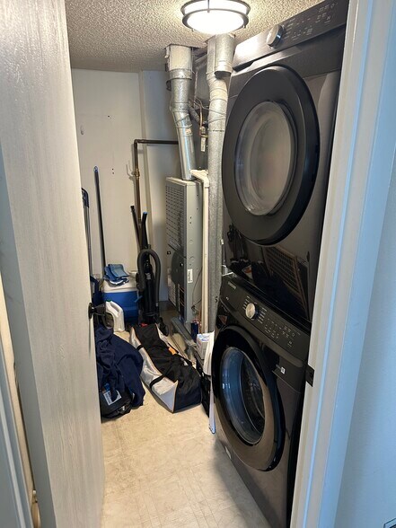 Building Photo - 344 S Estes St