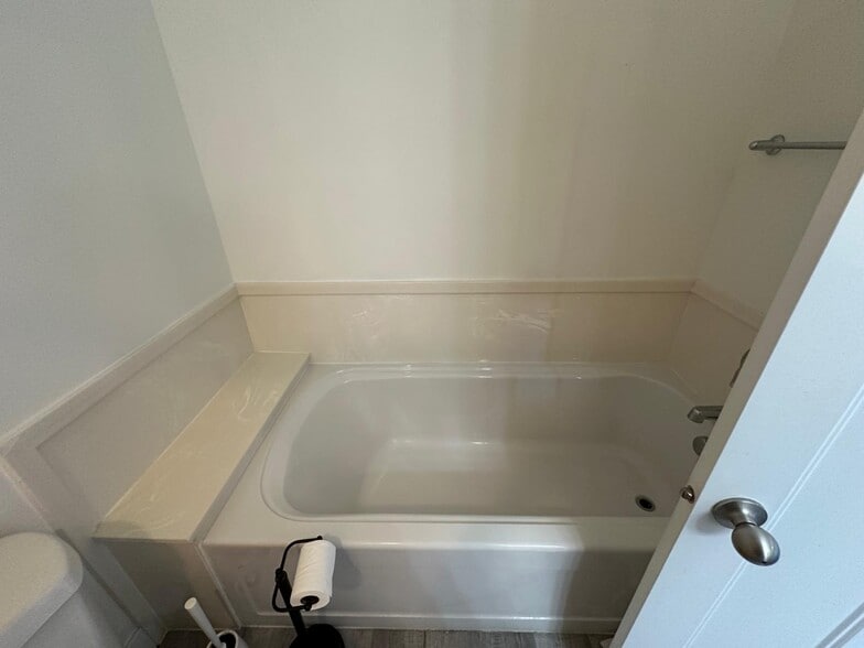 Master Bathroom - 2631 W Alice Springs Rd