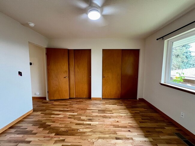 Building Photo - 608-610 Estee Court - Yakima