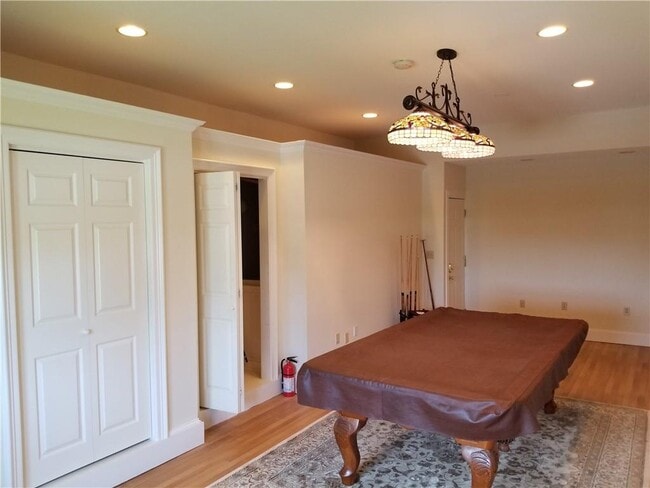 Building Photo - 16 Clearview Ave