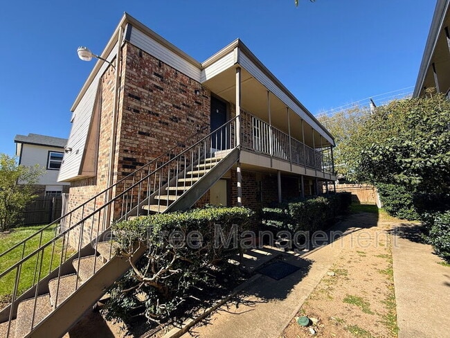 Building Photo - 4820 Wellesley Ave