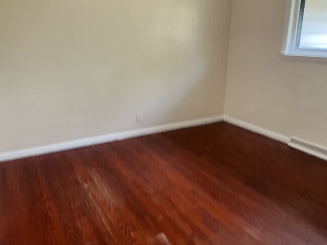 Building Photo - 2 Bedroom ranch style Single Family Home