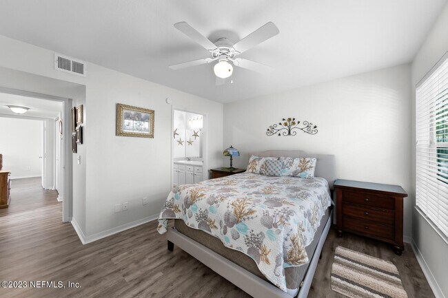 Building Photo - 13703 Richmond Park Dr N