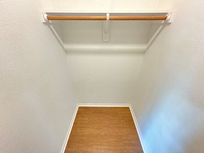 Building Photo - 2725 Lovers Lane Rd