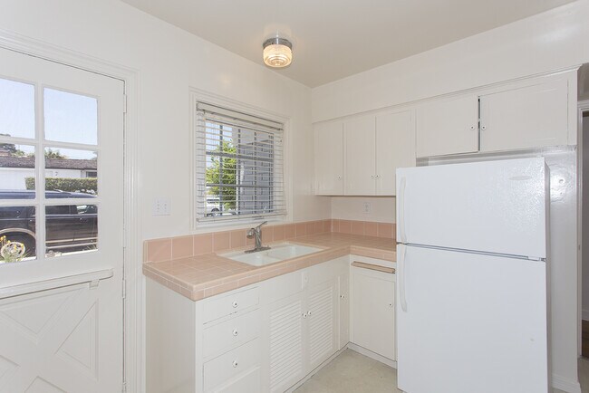 Building Photo - *OPEN HOUSE: 9/13 10-11AM* 2BD/1BA in La J...