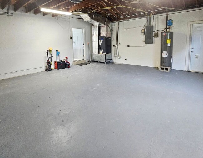 Building Photo - 3 Bedroom 2 Bath in Riveria Bay of St. Pete