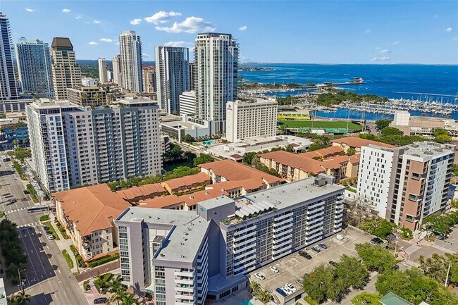 Building Photo - 470 3rd St S